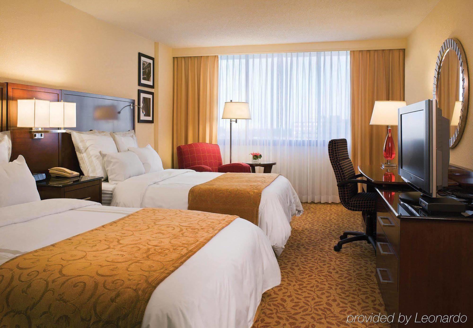 Marriott Melville Long Island Exterior foto