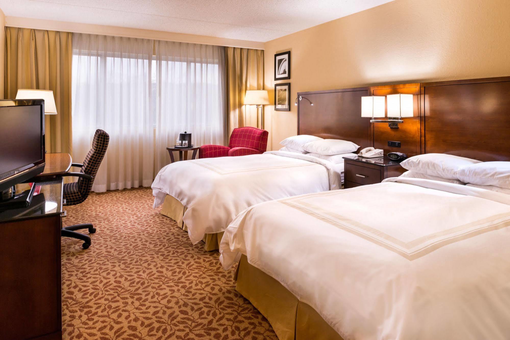 Marriott Melville Long Island Exterior foto